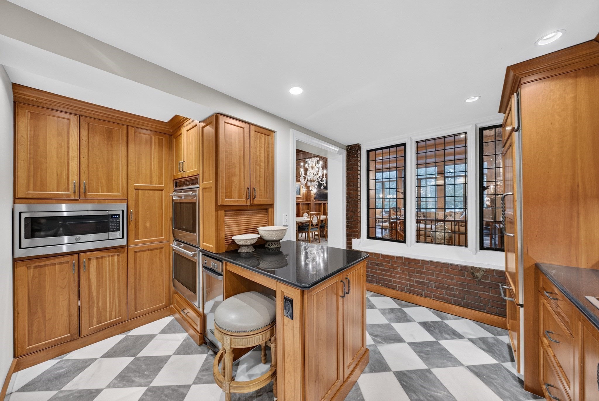414 Beacon Street Property Photo 5