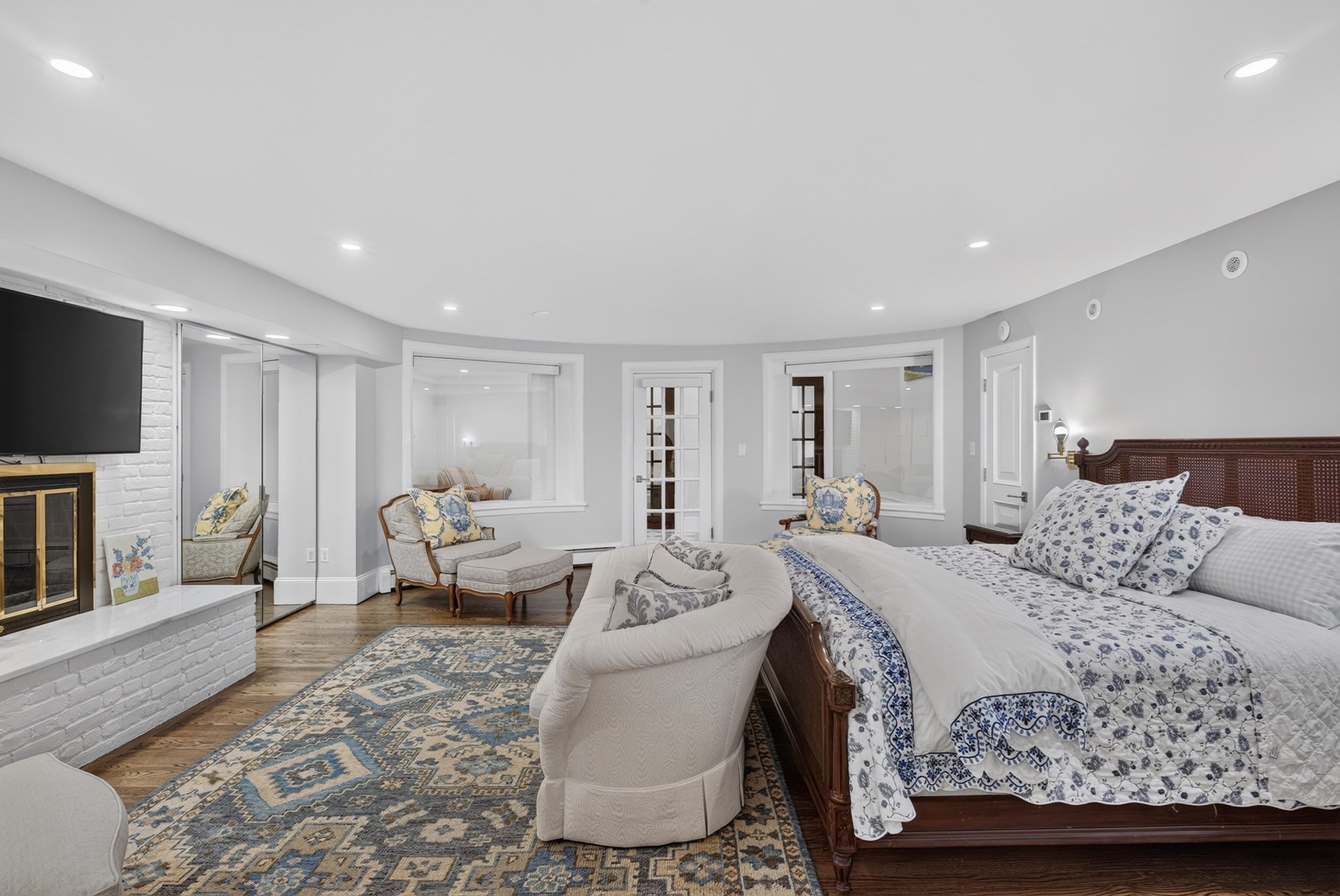 414 Beacon Street Property Photo 11