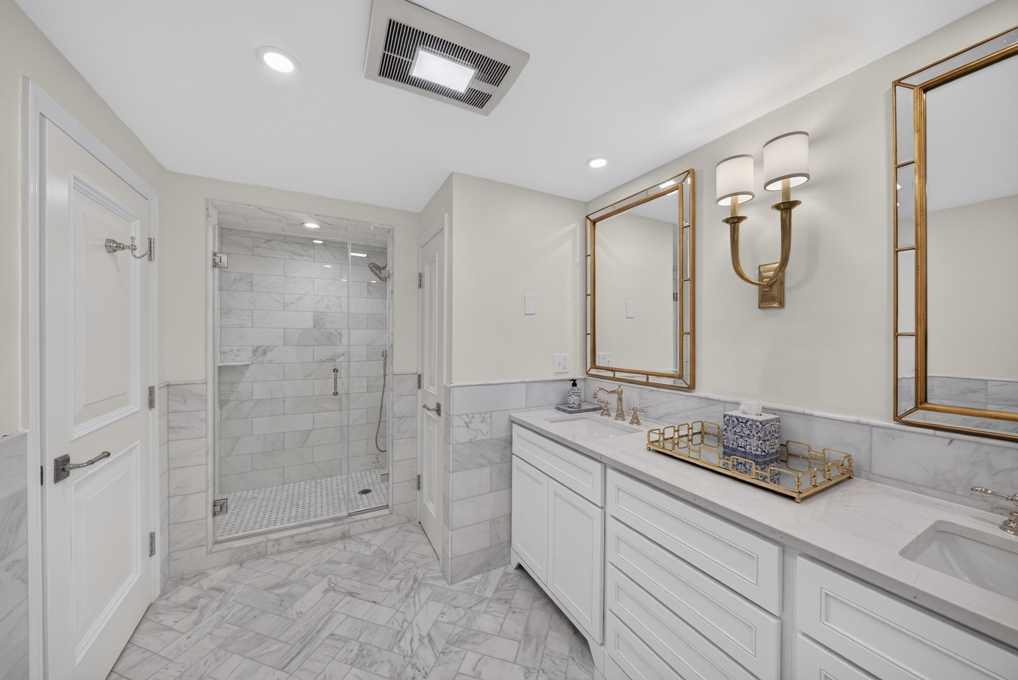 414 Beacon Street Property Photo 13