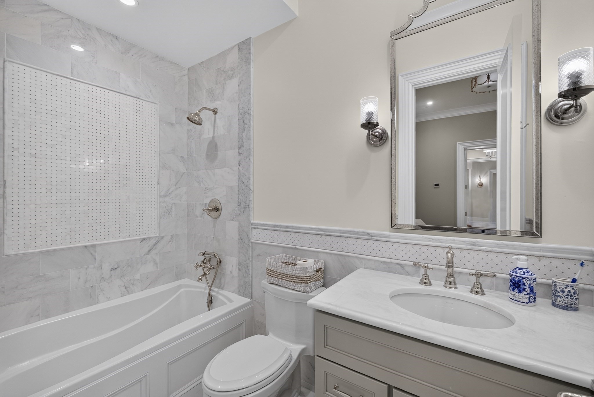 414 Beacon Street Property Photo 17