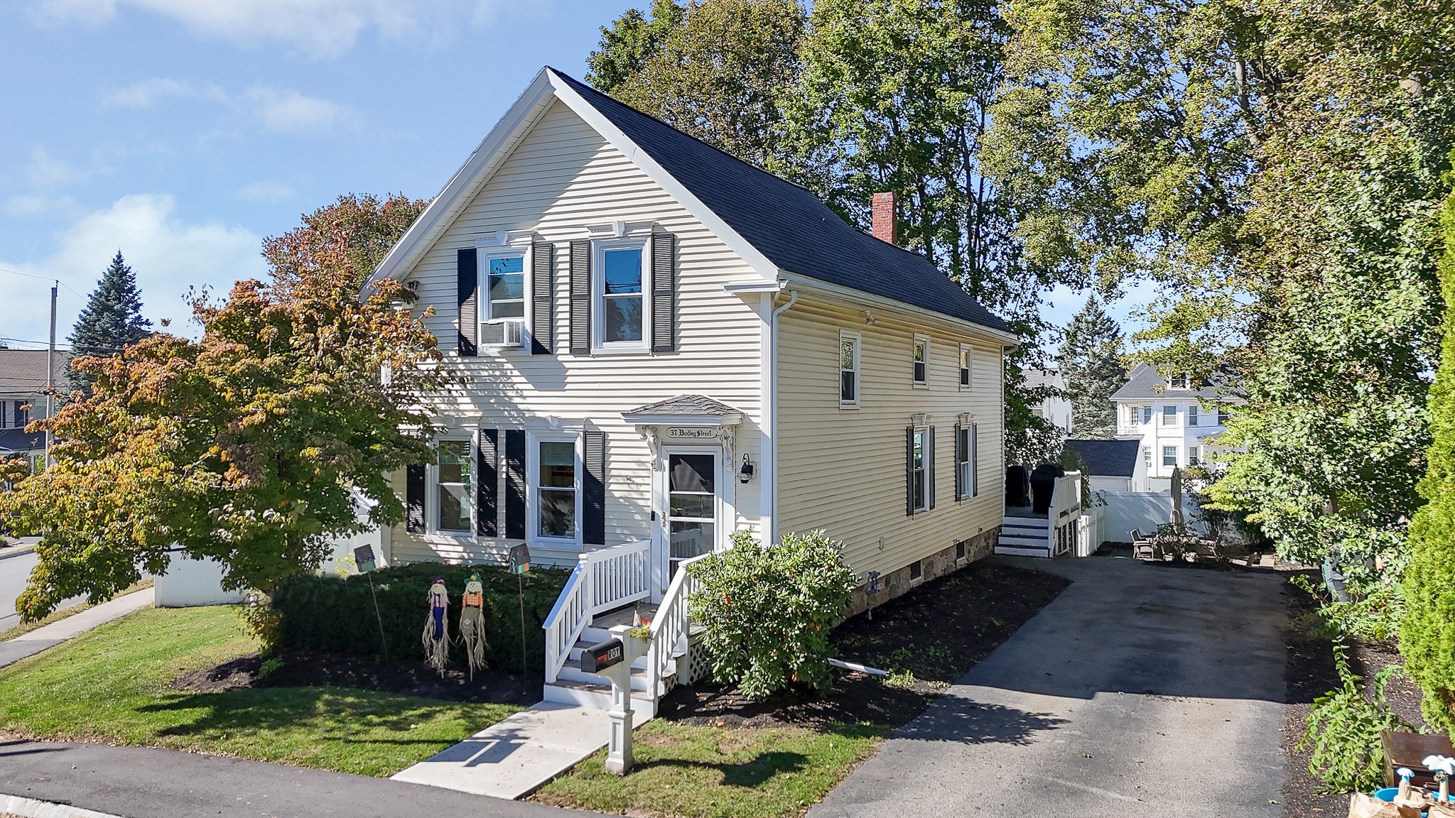 37 Dudley St