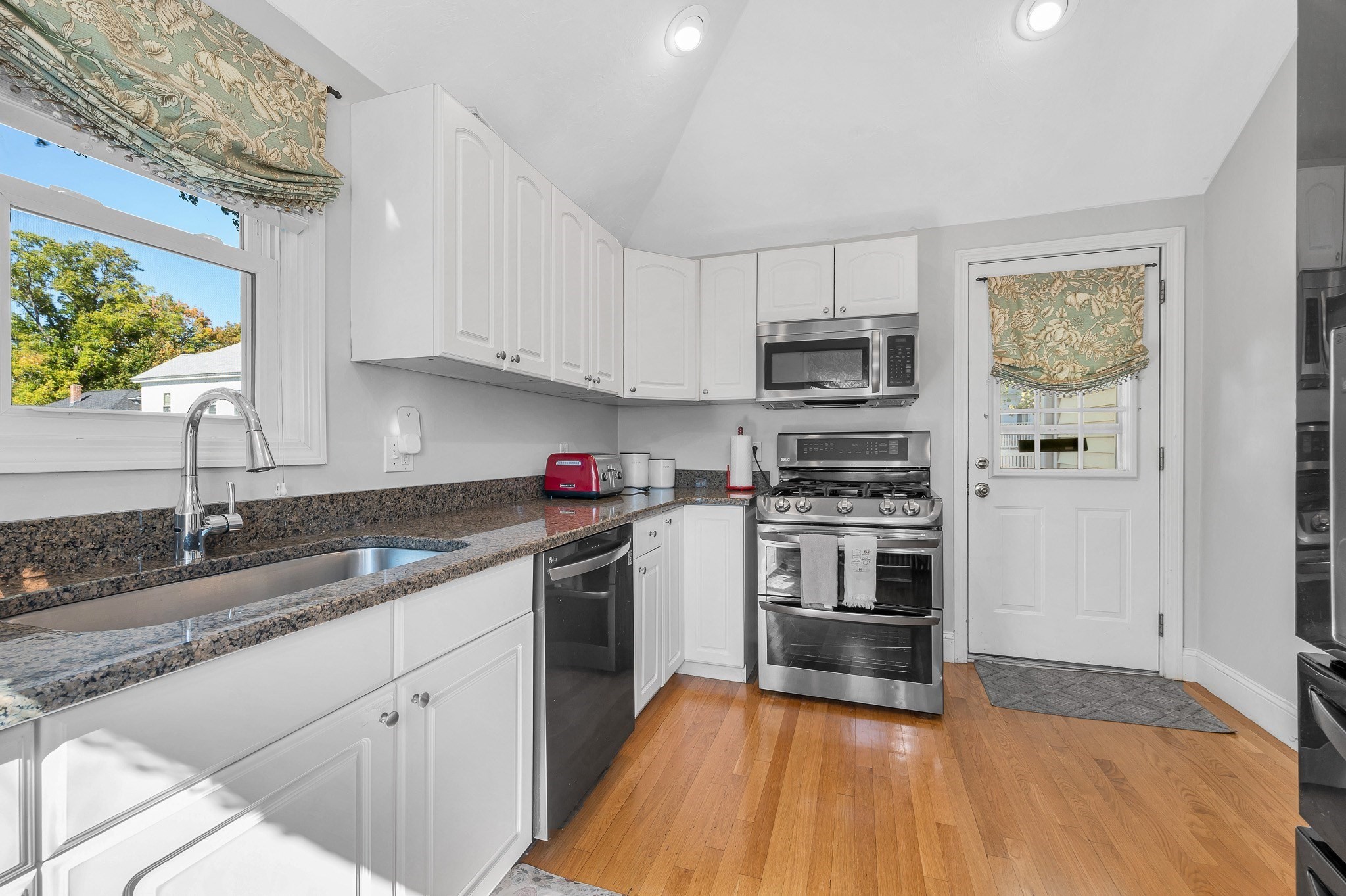 37 Dudley St Property Photo 2