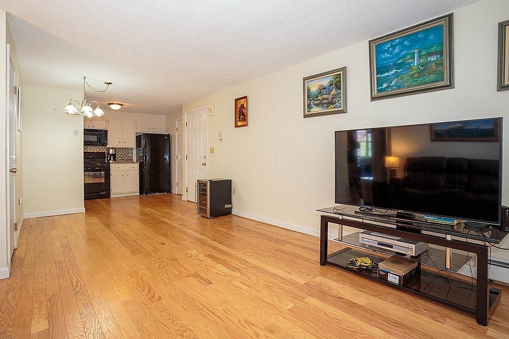 305 Pine St # 6 Property Photo 6