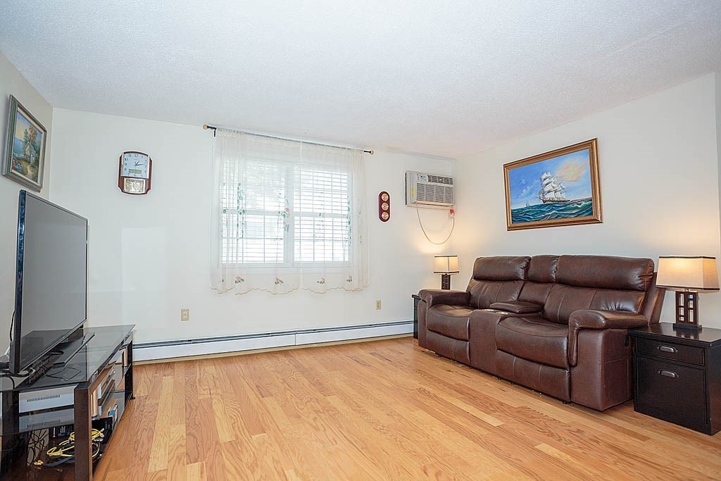 305 Pine St # 6 Property Photo 8
