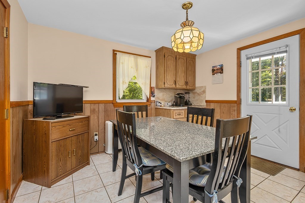 664 East Street Property Photo 20