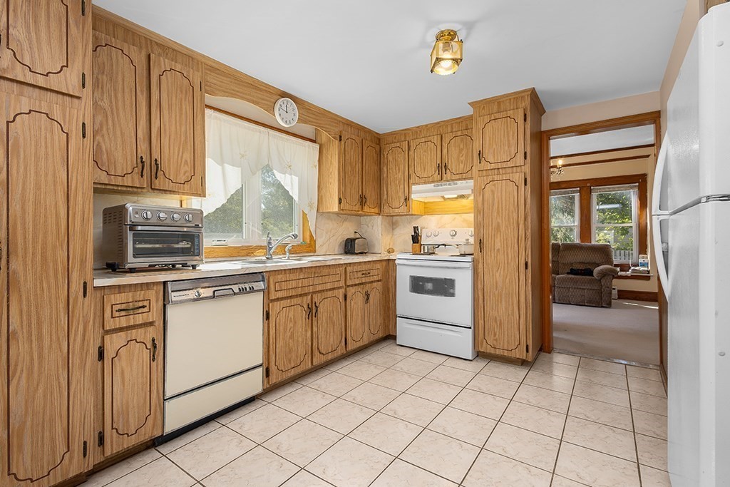 664 East Street Property Photo 21