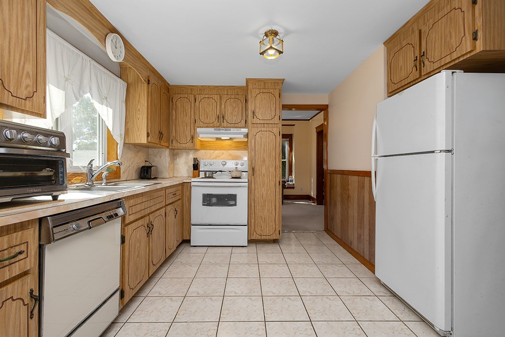 664 East Street Property Photo 22