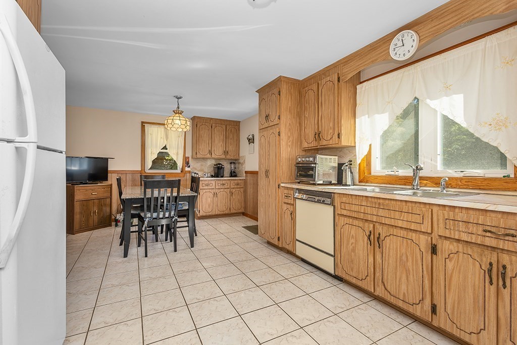 664 East Street Property Photo 23