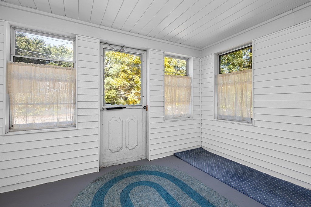664 East Street Property Photo 33