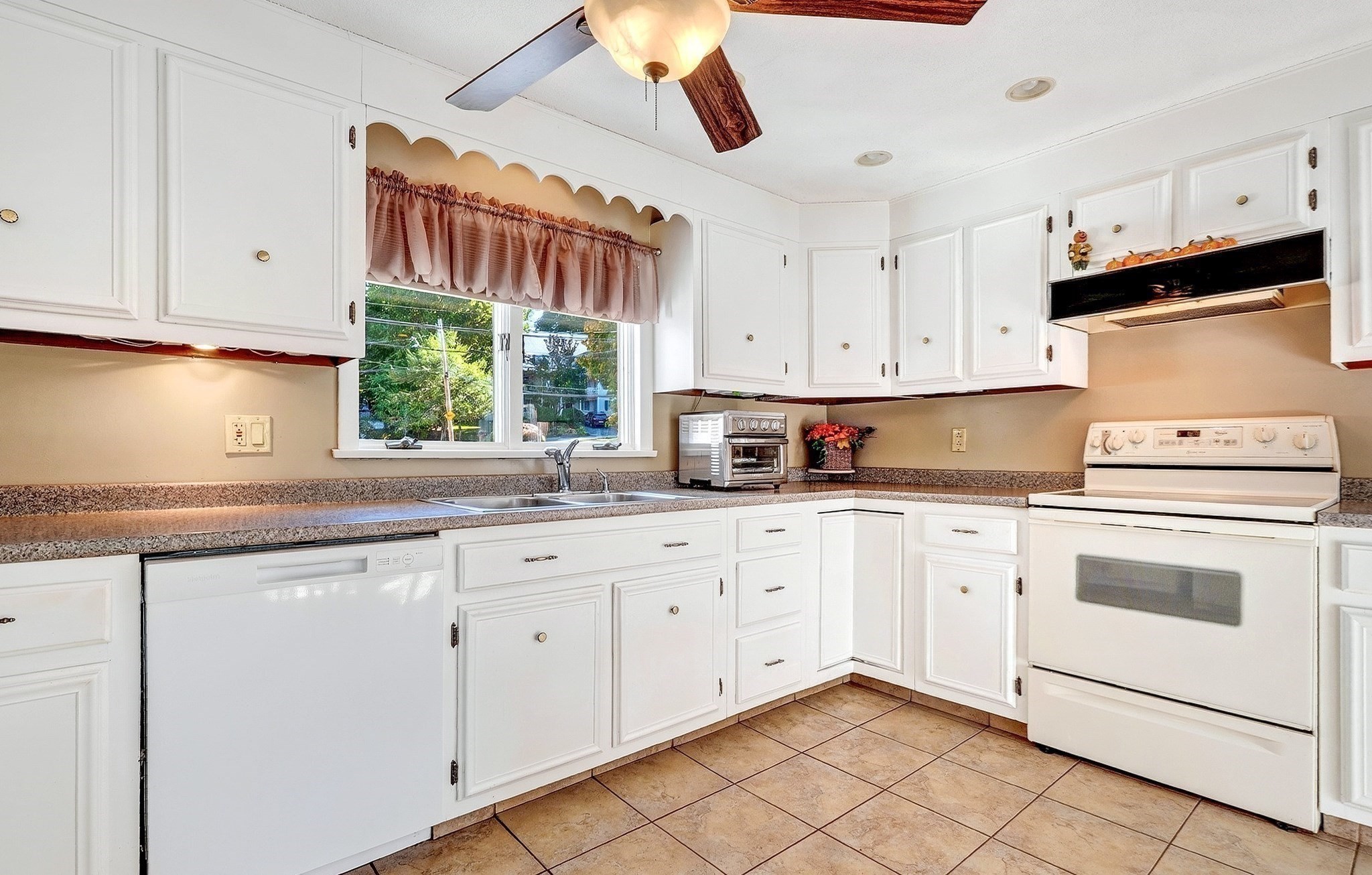 39 Buckman St Property Photo 9