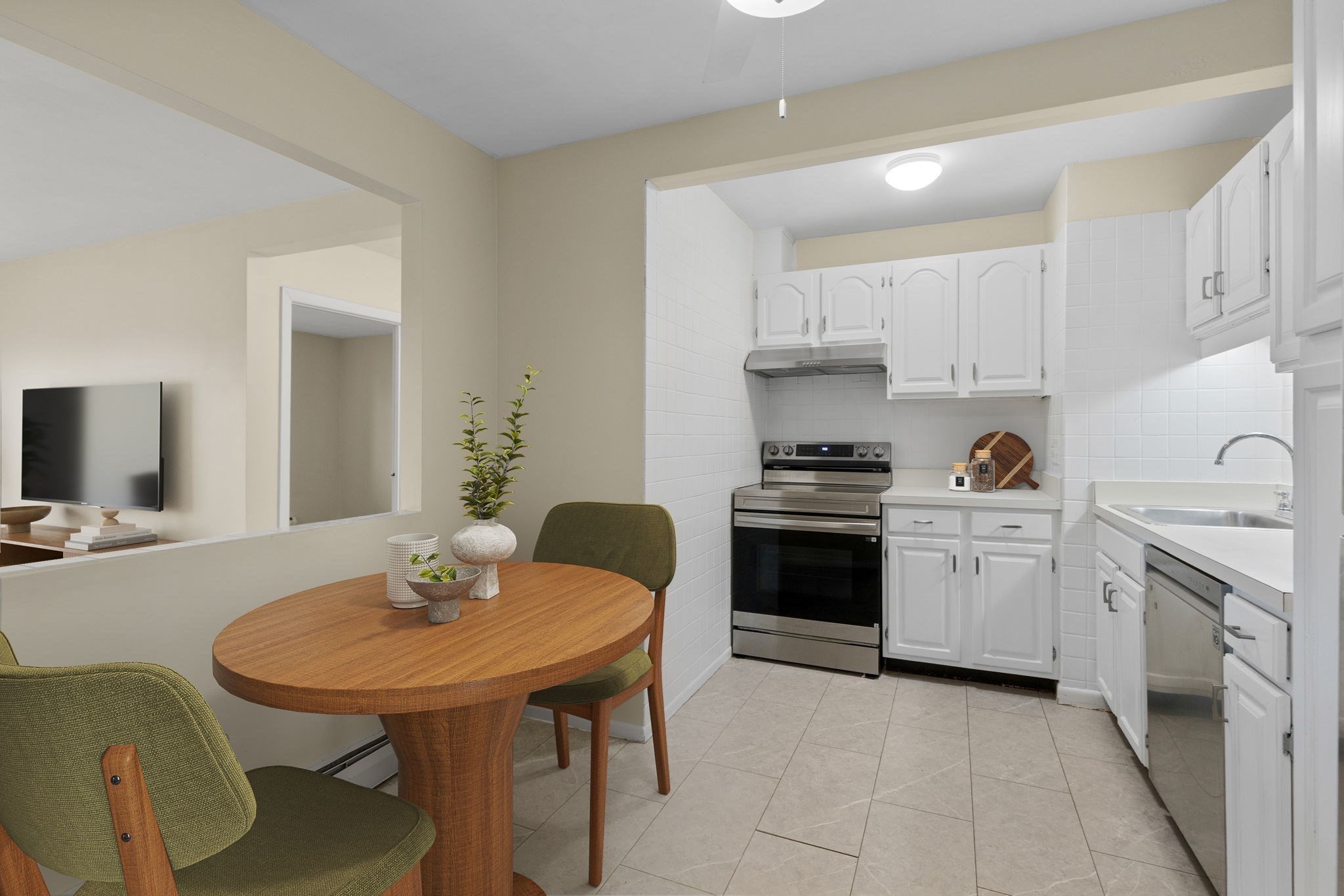 5 Linda Ln # 4 Property Photo 2