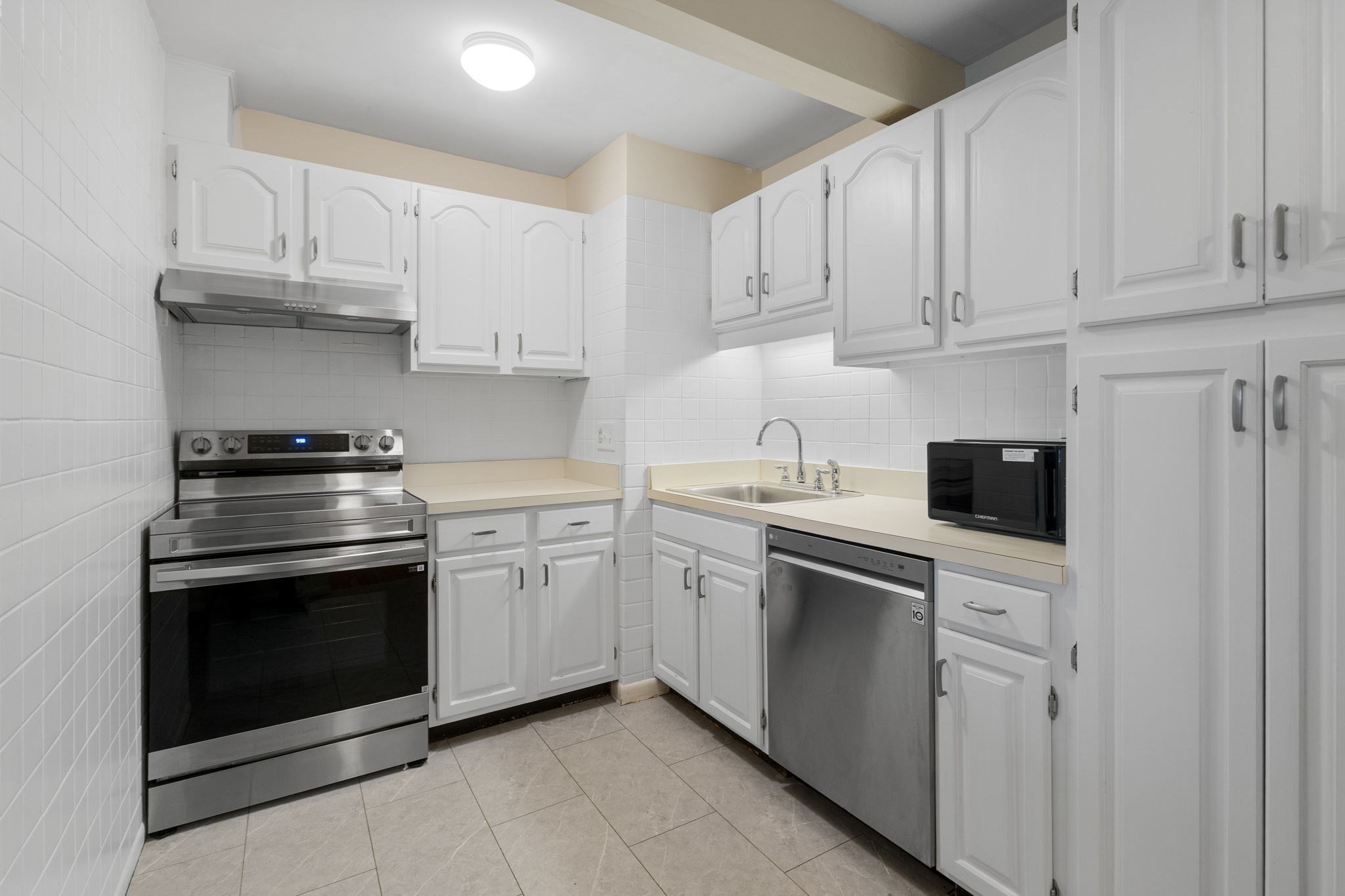 5 Linda Ln # 4 Property Photo 10