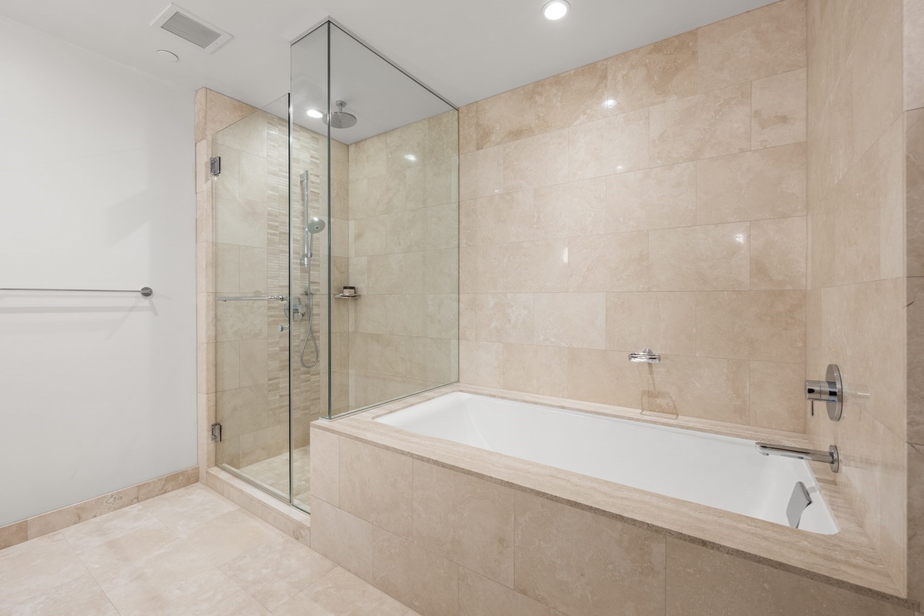 1 Franklin St # 2404 Property Photo 21