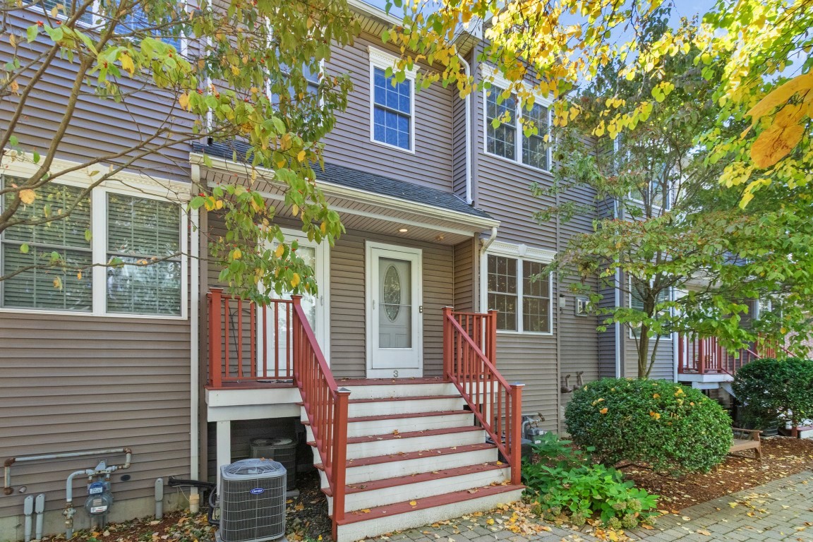 25 Hastings Ave # 3 Property Photo 1