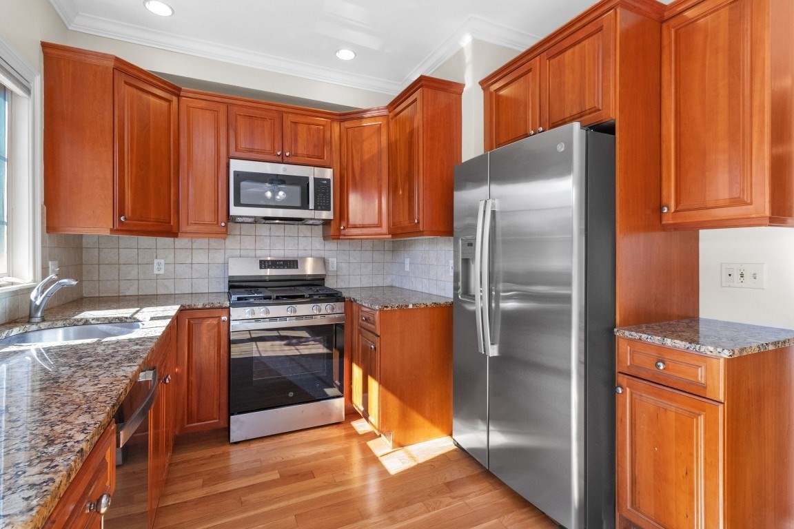 25 Hastings Ave # 3 Property Photo 5