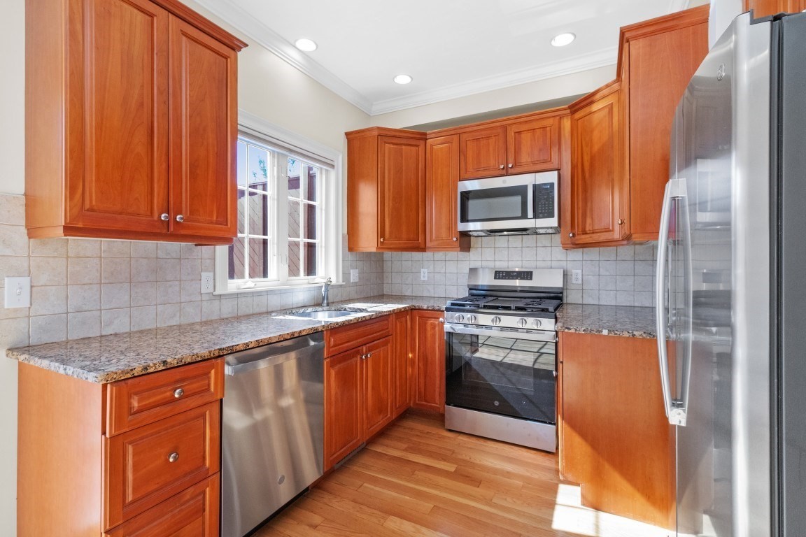 25 Hastings Ave # 3 Property Photo 6
