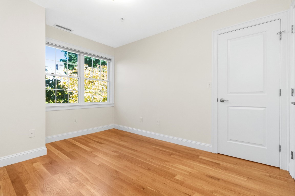 25 Hastings Ave # 3 Property Photo 17