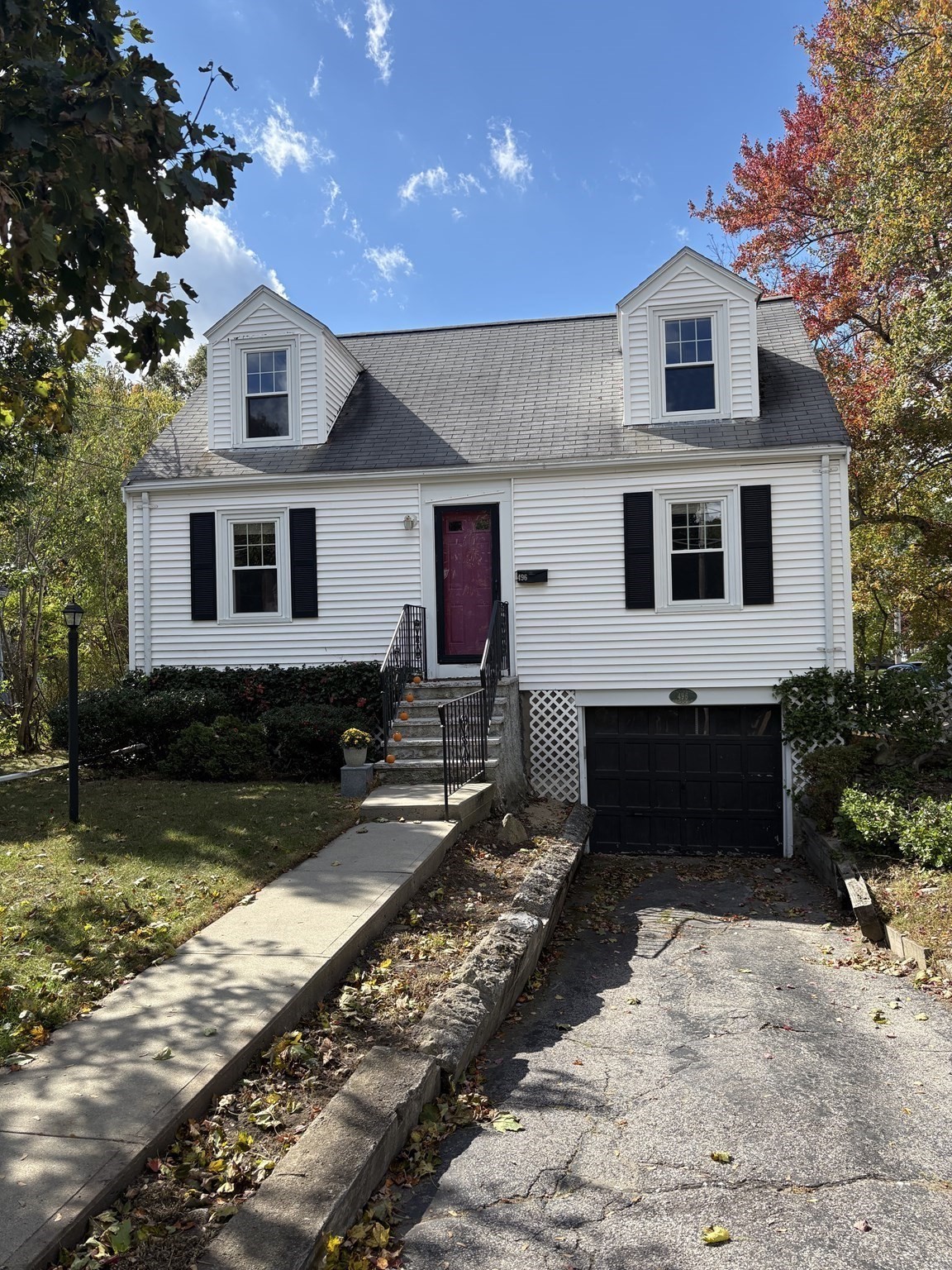496 Nahatan St Property Photo 3