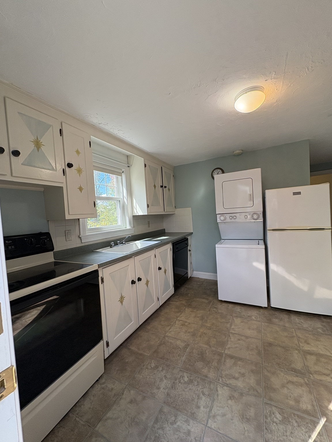 496 Nahatan St Property Photo 5