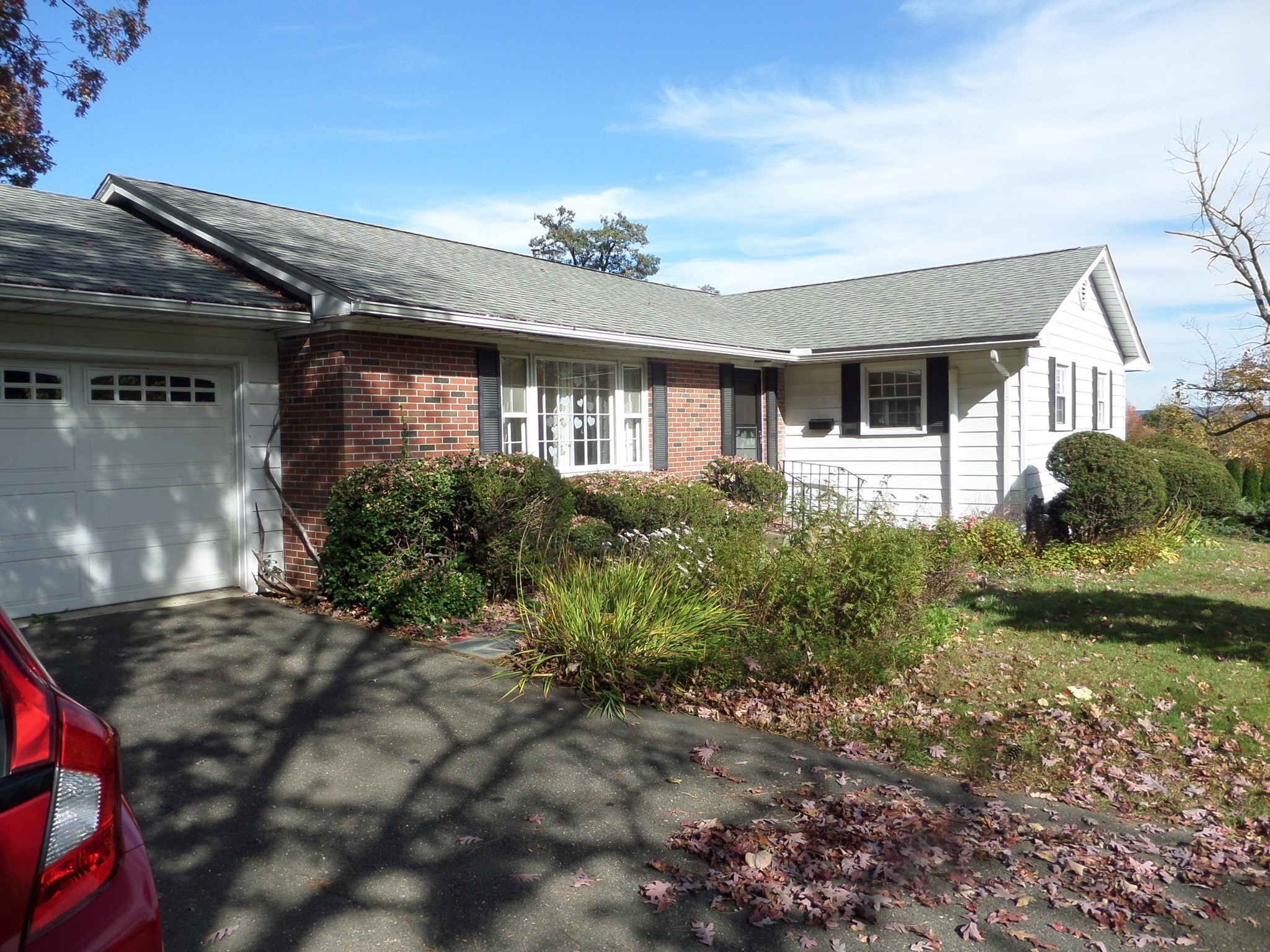 76 Hillview Rd Property Photo 1