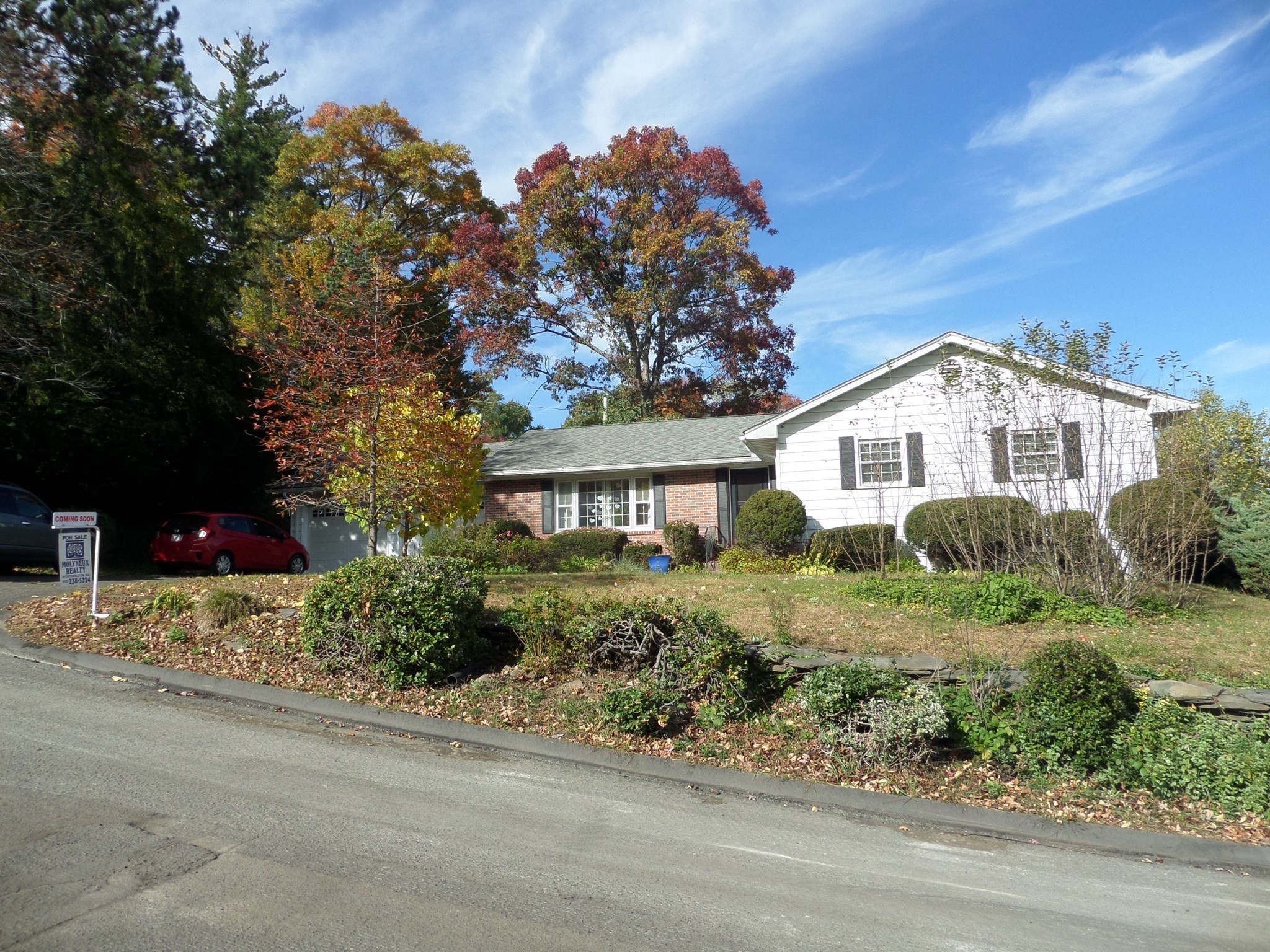 76 Hillview Rd Property Photo 2