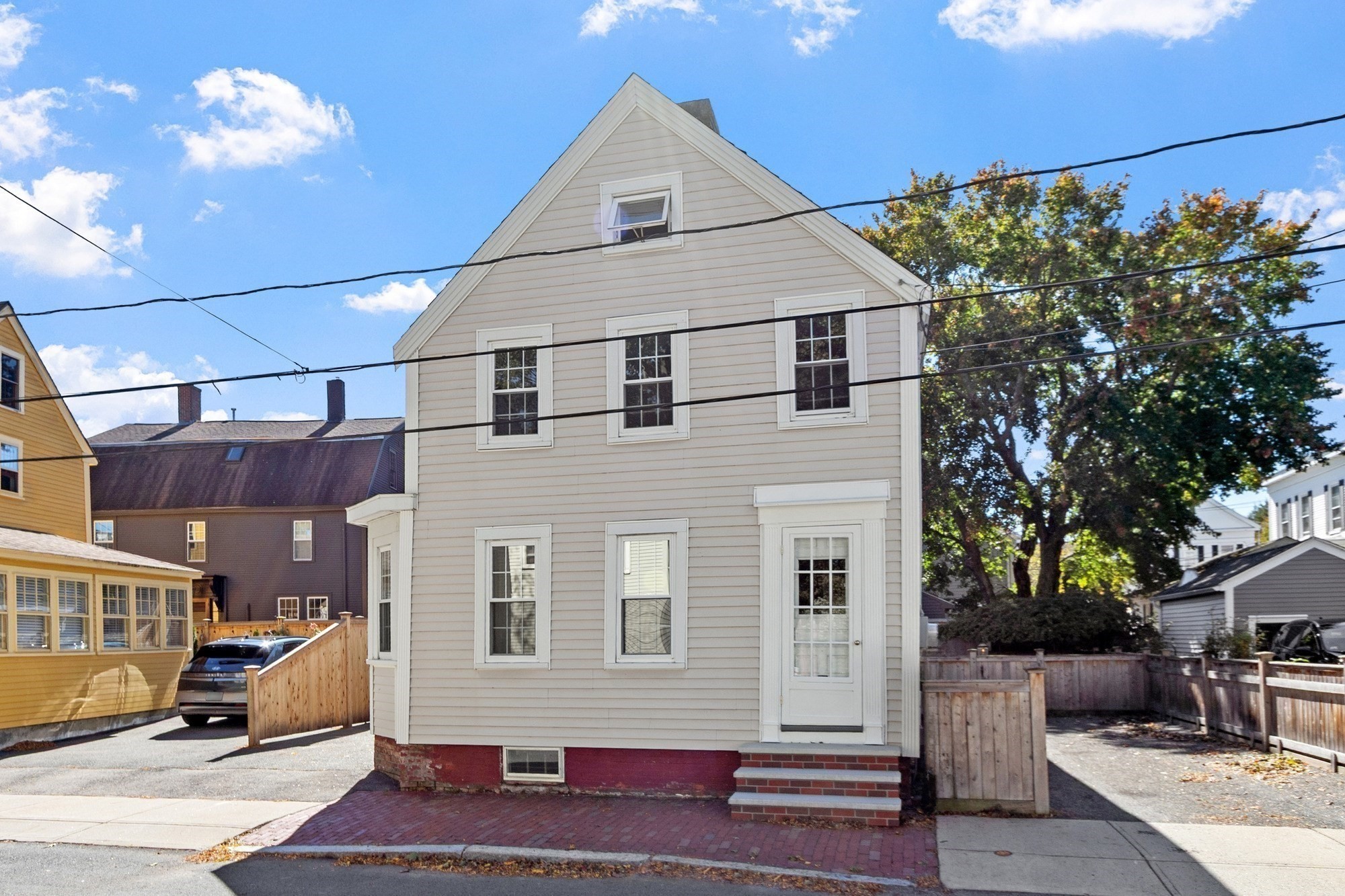 58 Temple St Property Photo 1