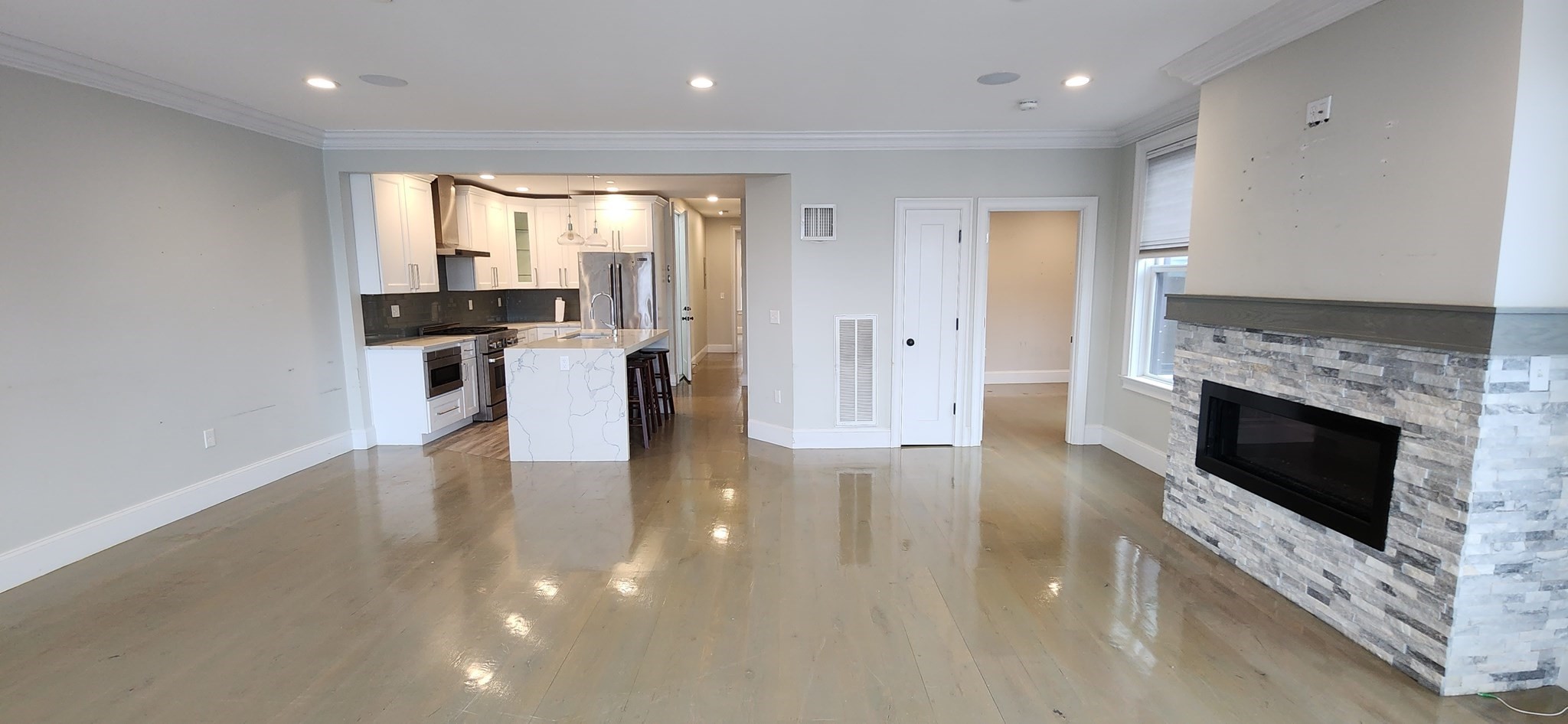 579 E 8th St. # 3 Property Photo 1