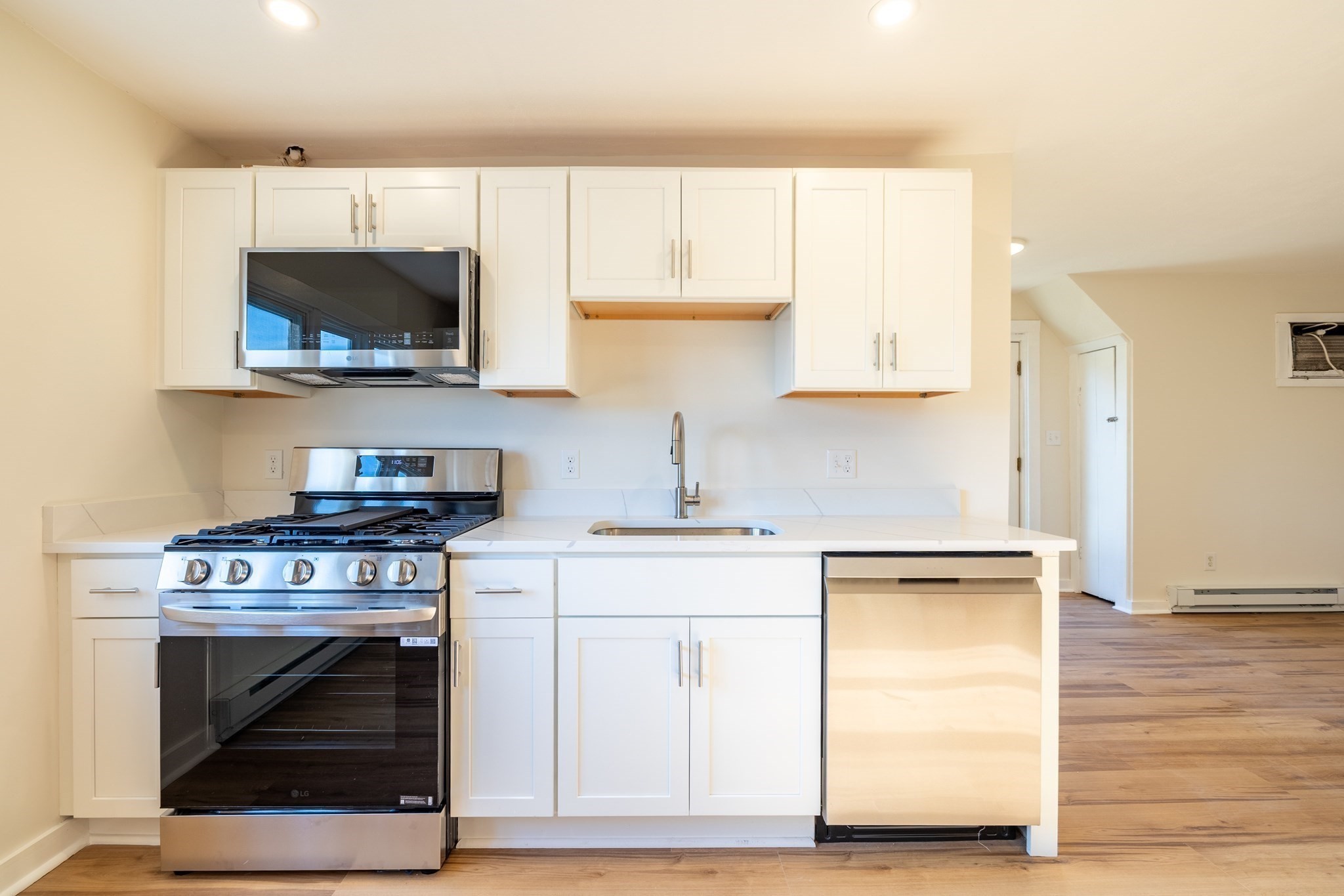 365 Whiting Avenue # 3 Property Photo 4
