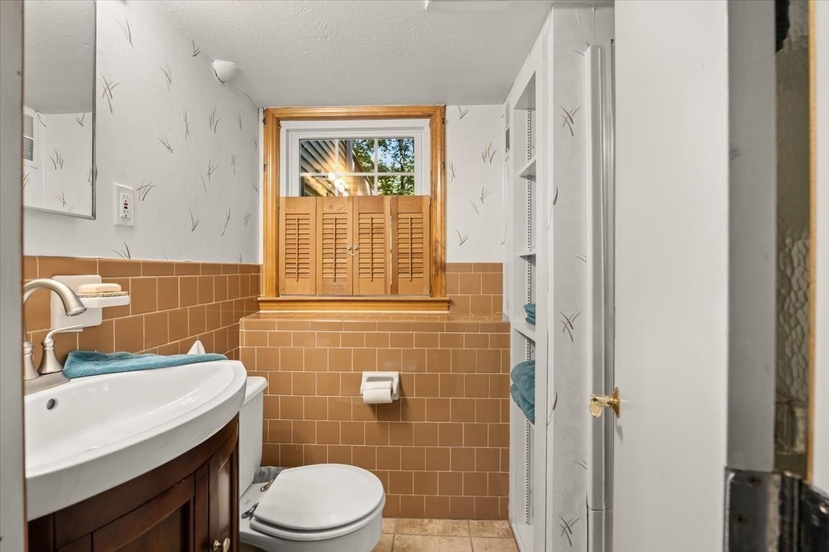 12 Bates Street Property Photo 37