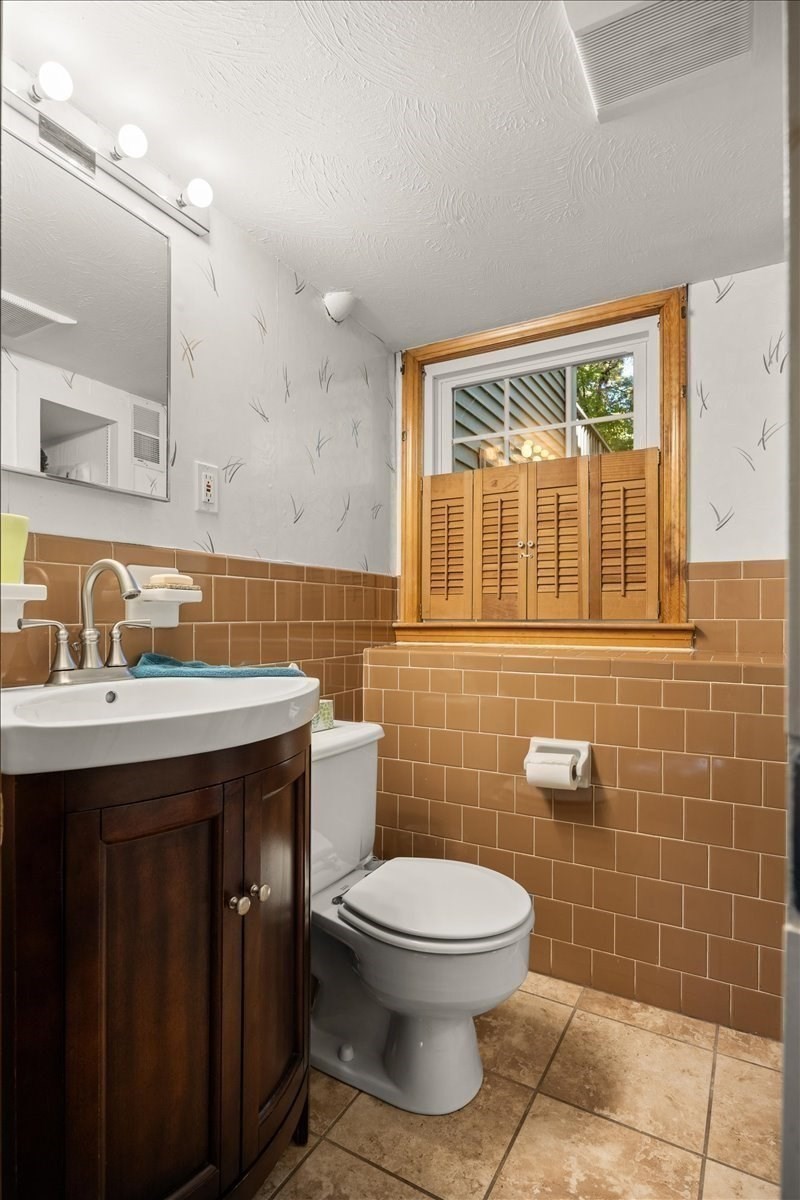 12 Bates Street Property Photo 38