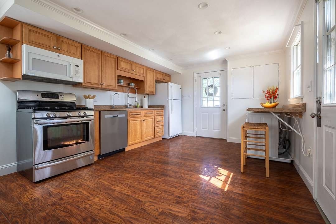 127 1/2 Bridge Street Property Photo 4