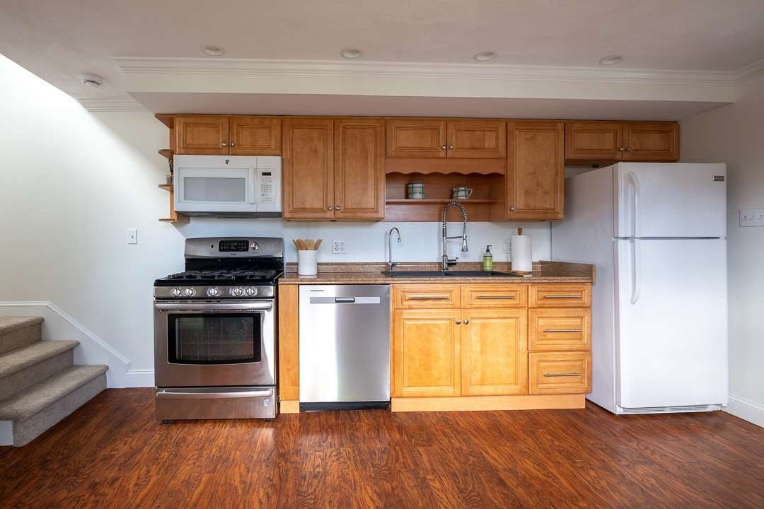 127 1/2 Bridge Street Property Photo 5