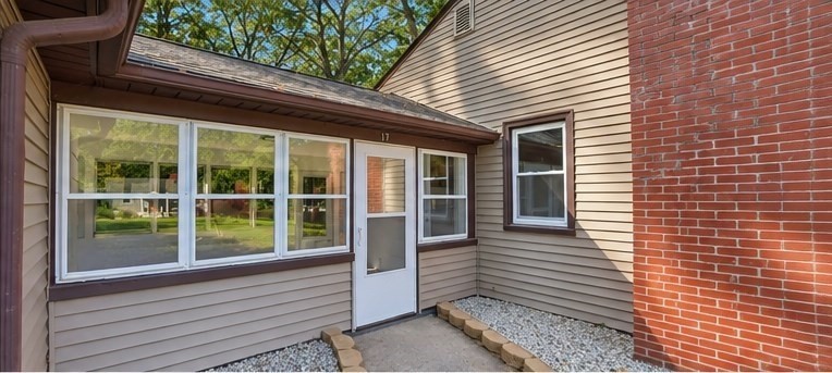 17 Meadowview Rd Property Photo 3