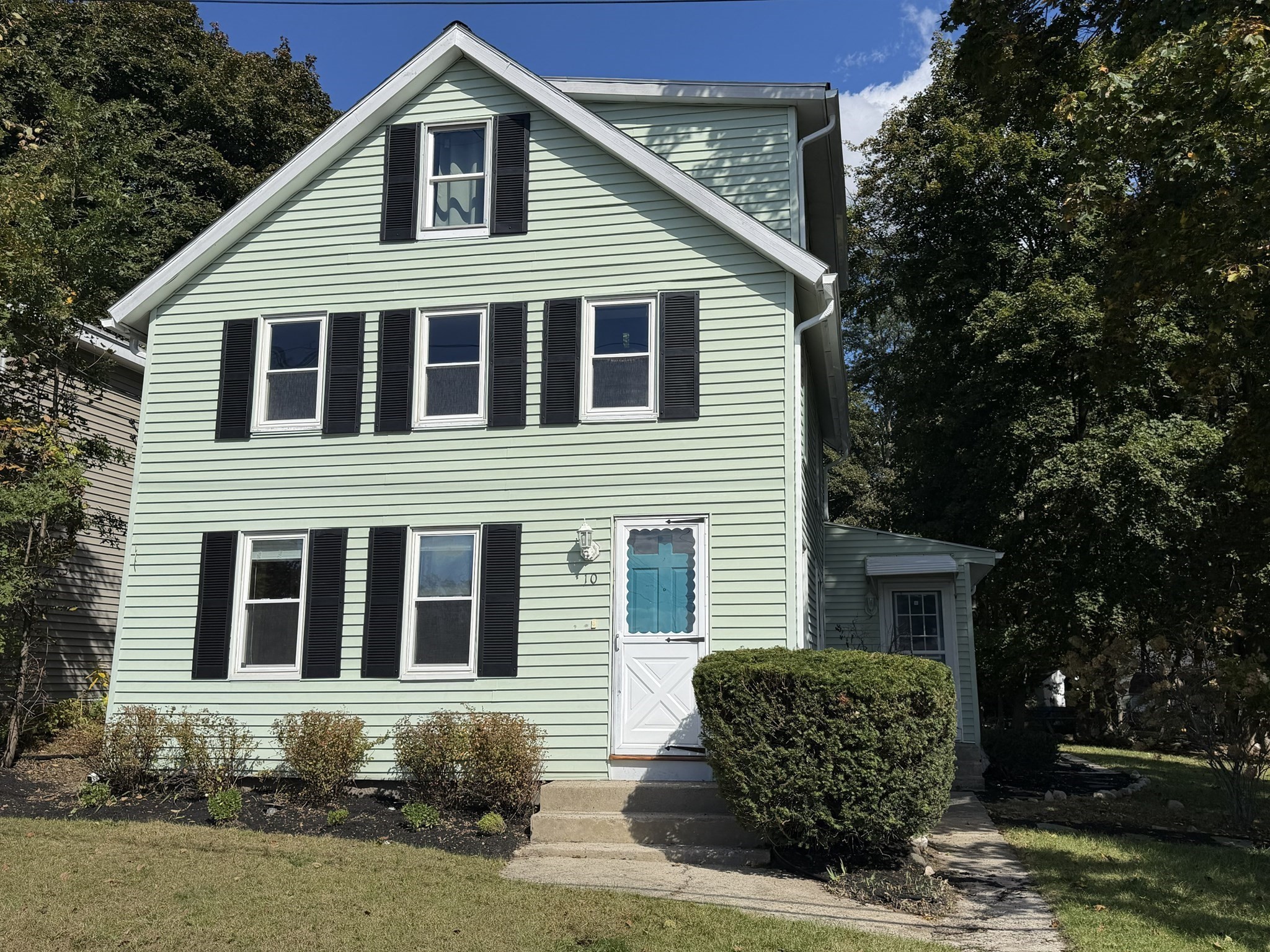 10 Metropolitan Ave Property Photo 2