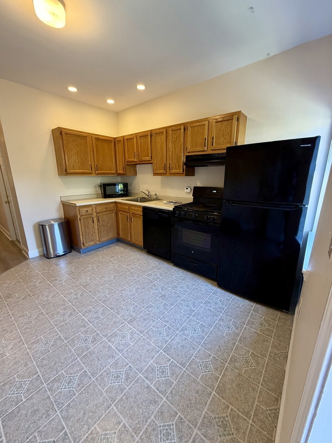 616 Main Street # 3 Property Photo 1