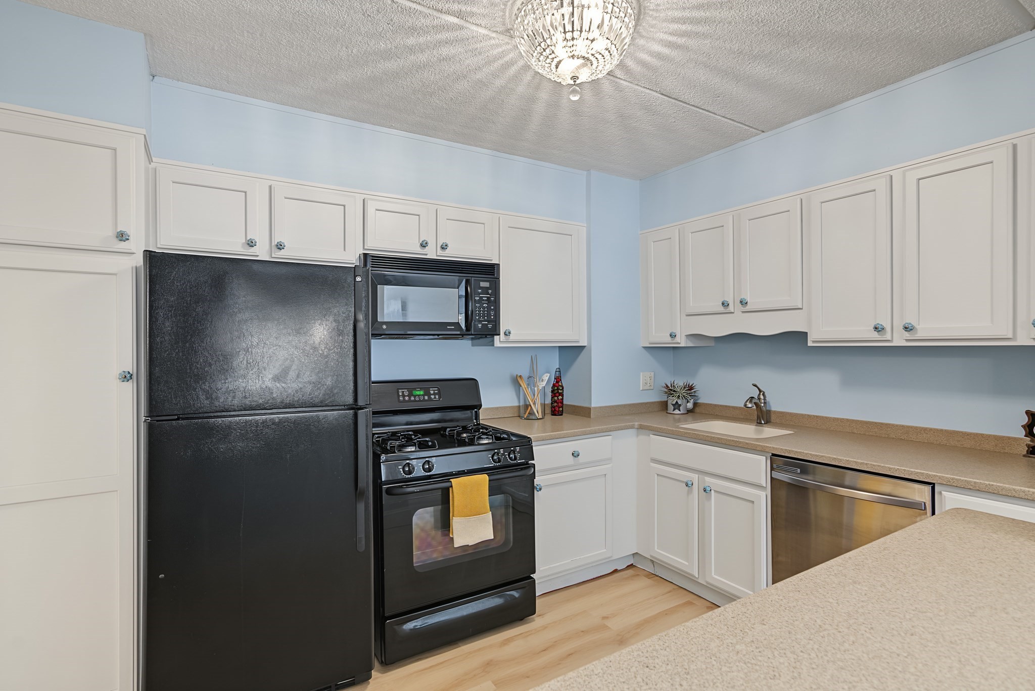 1500 Worcester Rd # 715 Property Photo 4