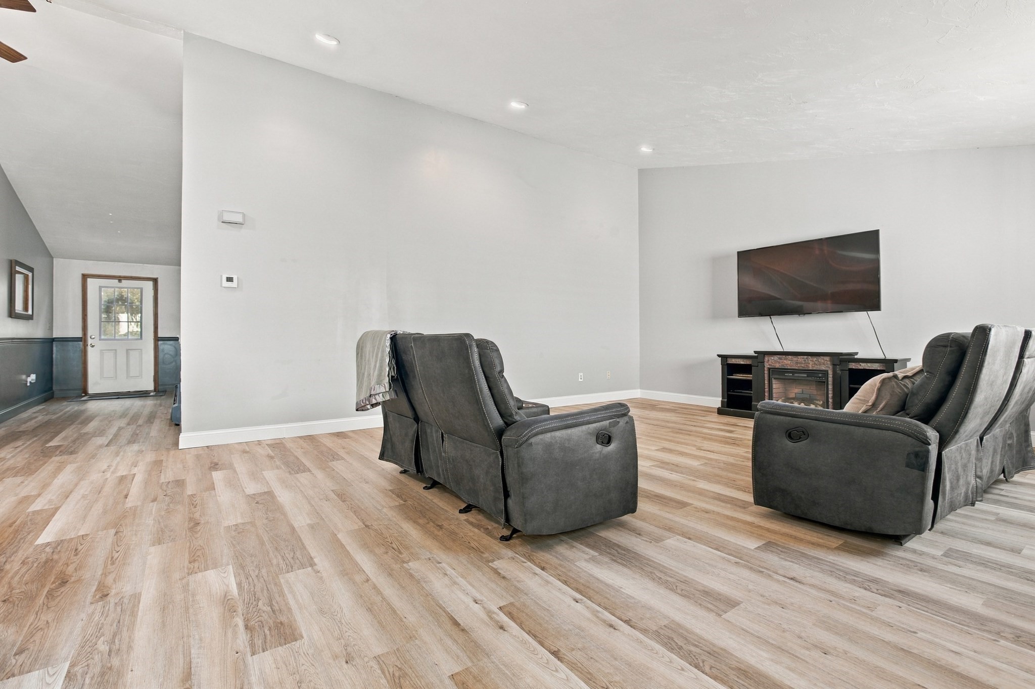 48 Lovering St # 8 Property Photo 1