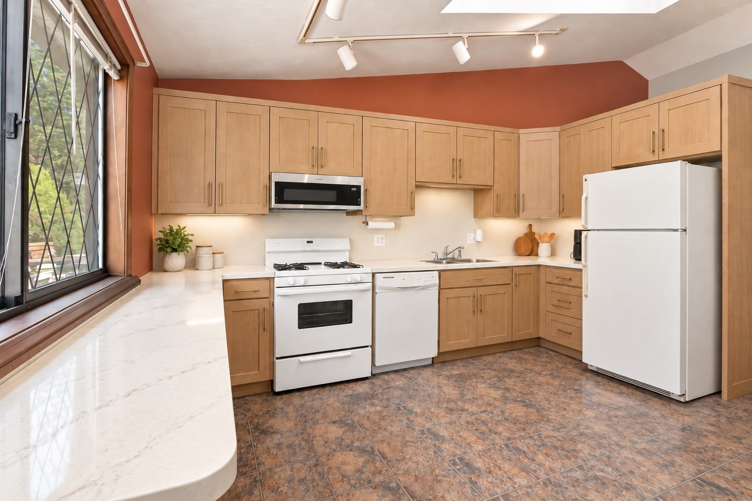48 Lovering St # 8 Property Photo 13
