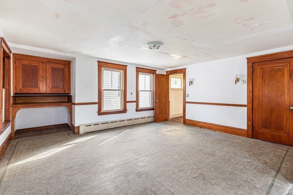 1292 Riverside Ave Property Photo 5