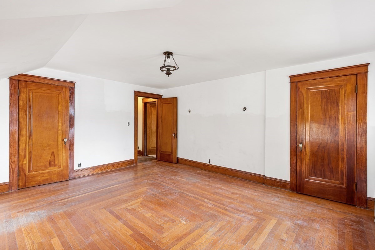 1292 Riverside Ave Property Photo 15