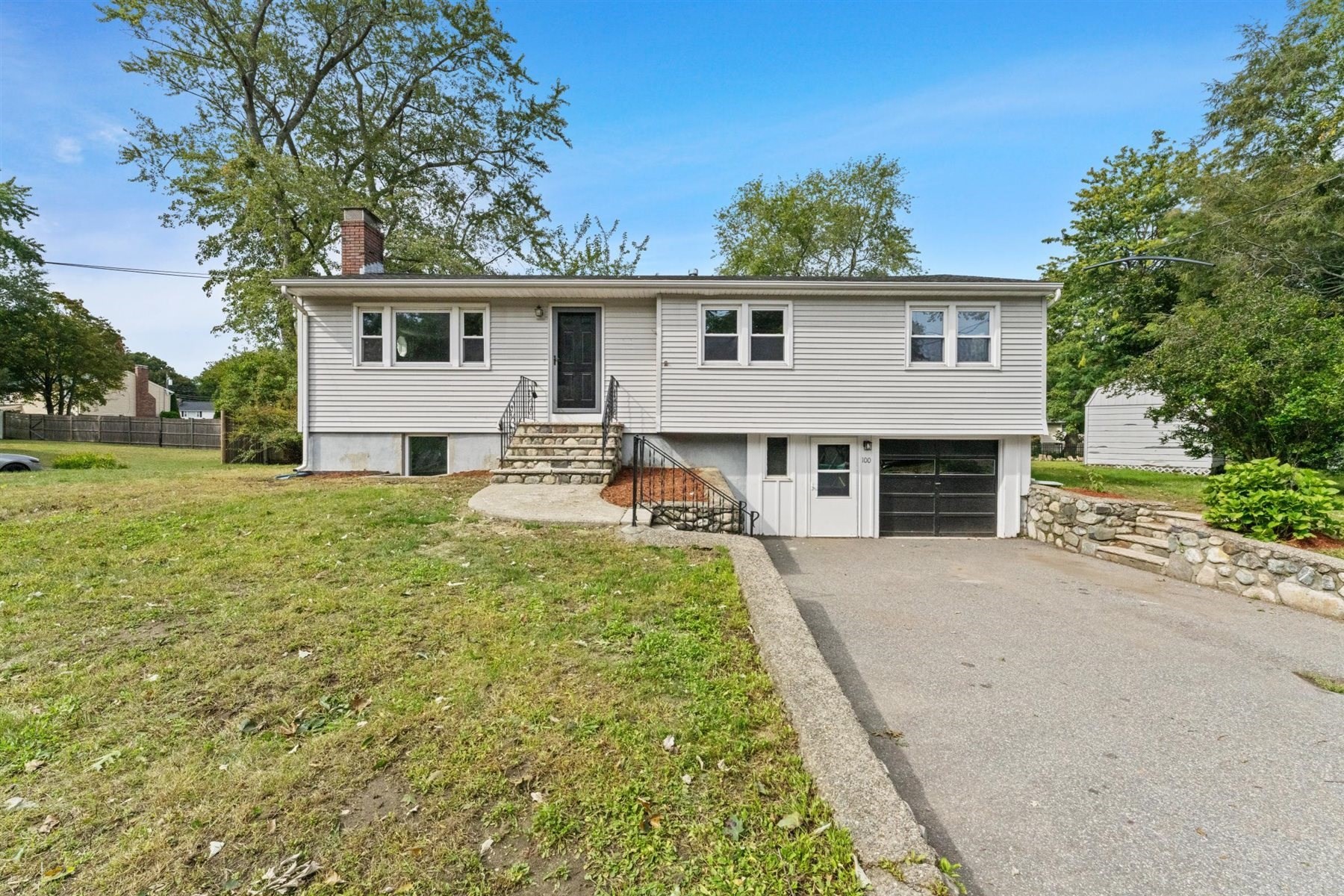 100 Middle St Property Photo 1