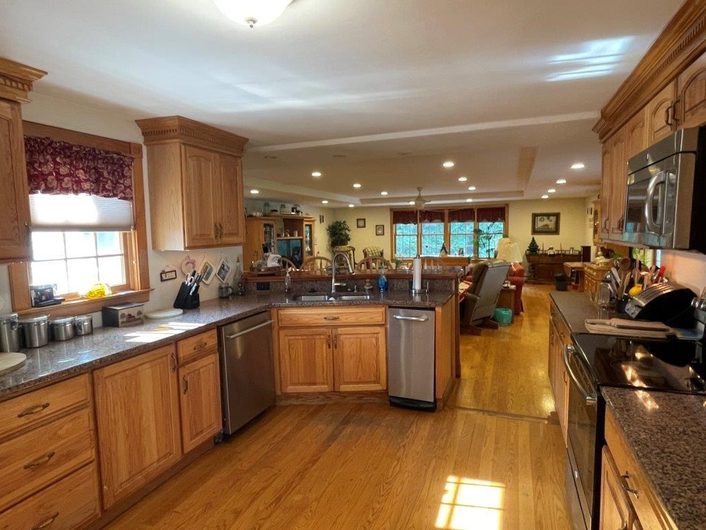77 Newton Property Photo 11