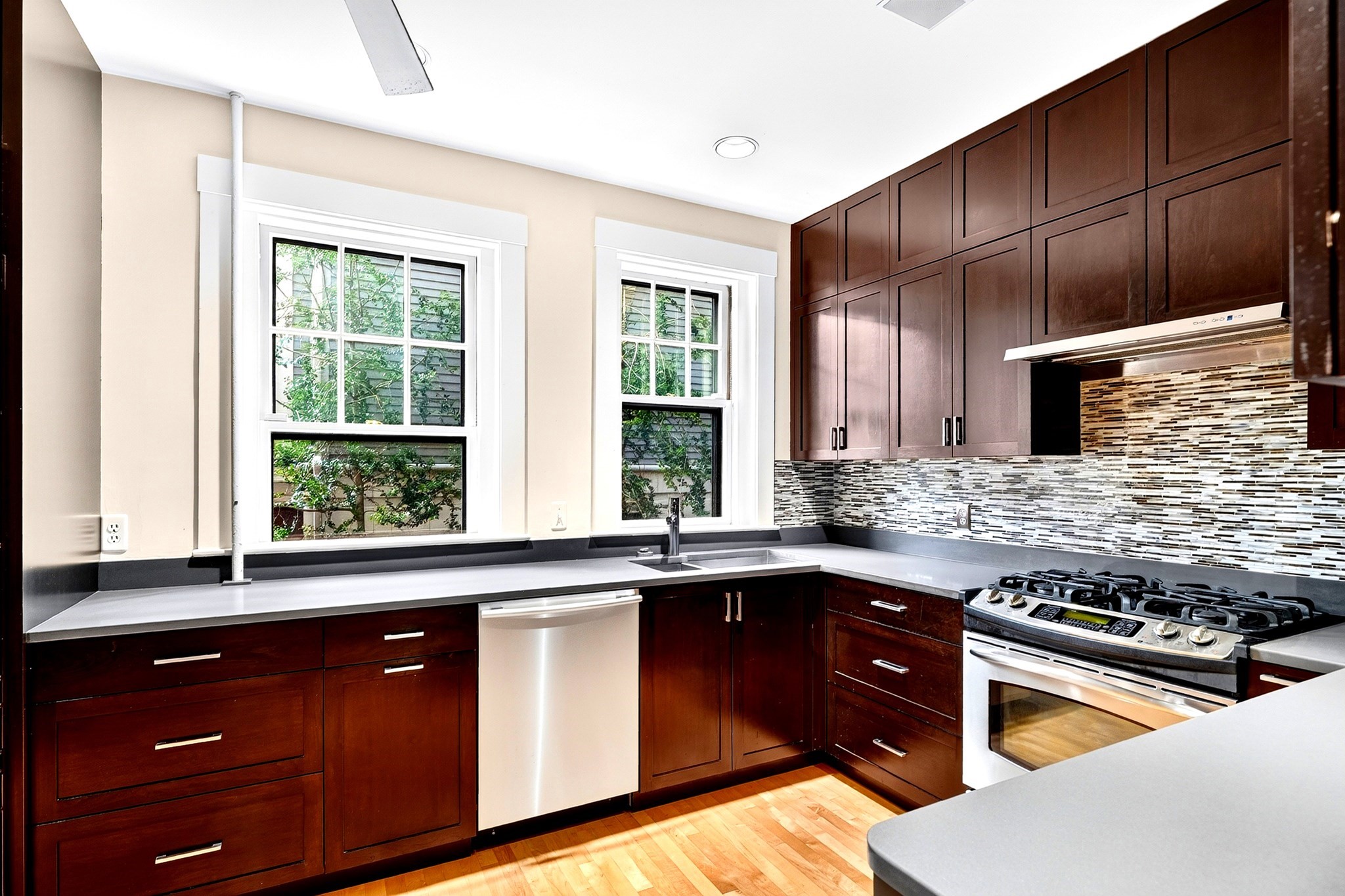 31 Linnaean St # 2 Property Photo 26