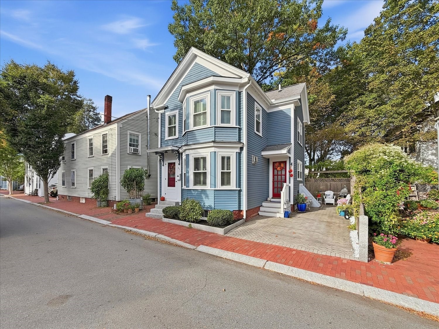 51 Temple Street Property Photo 1