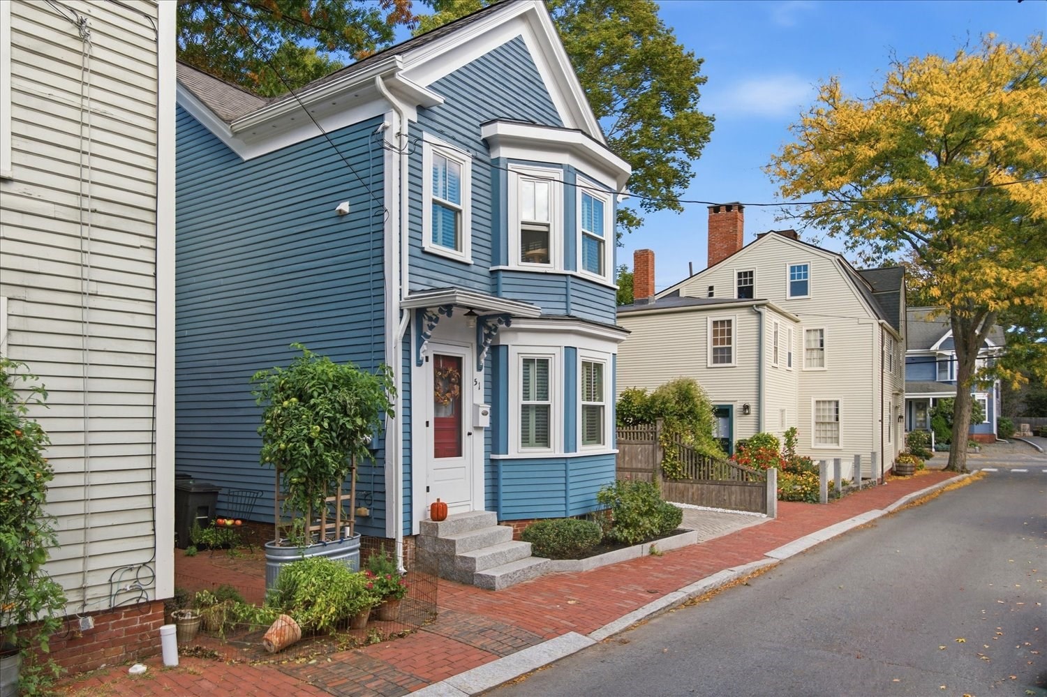 51 Temple Street Property Photo 3