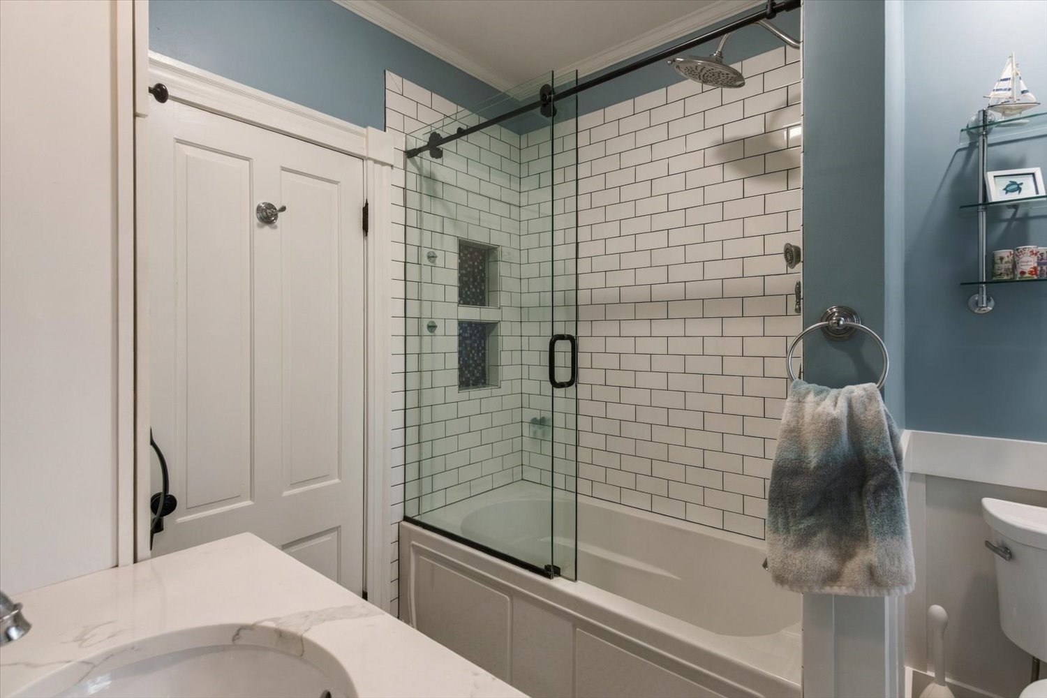 51 Temple Street Property Photo 11