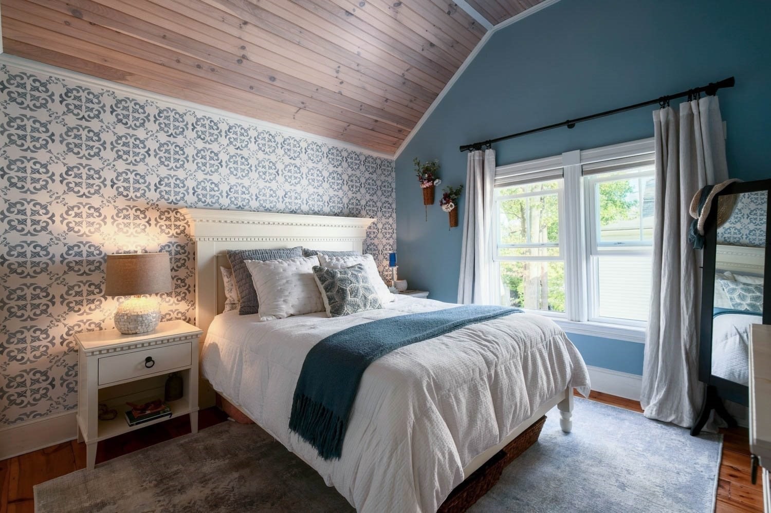 51 Temple Street Property Photo 15