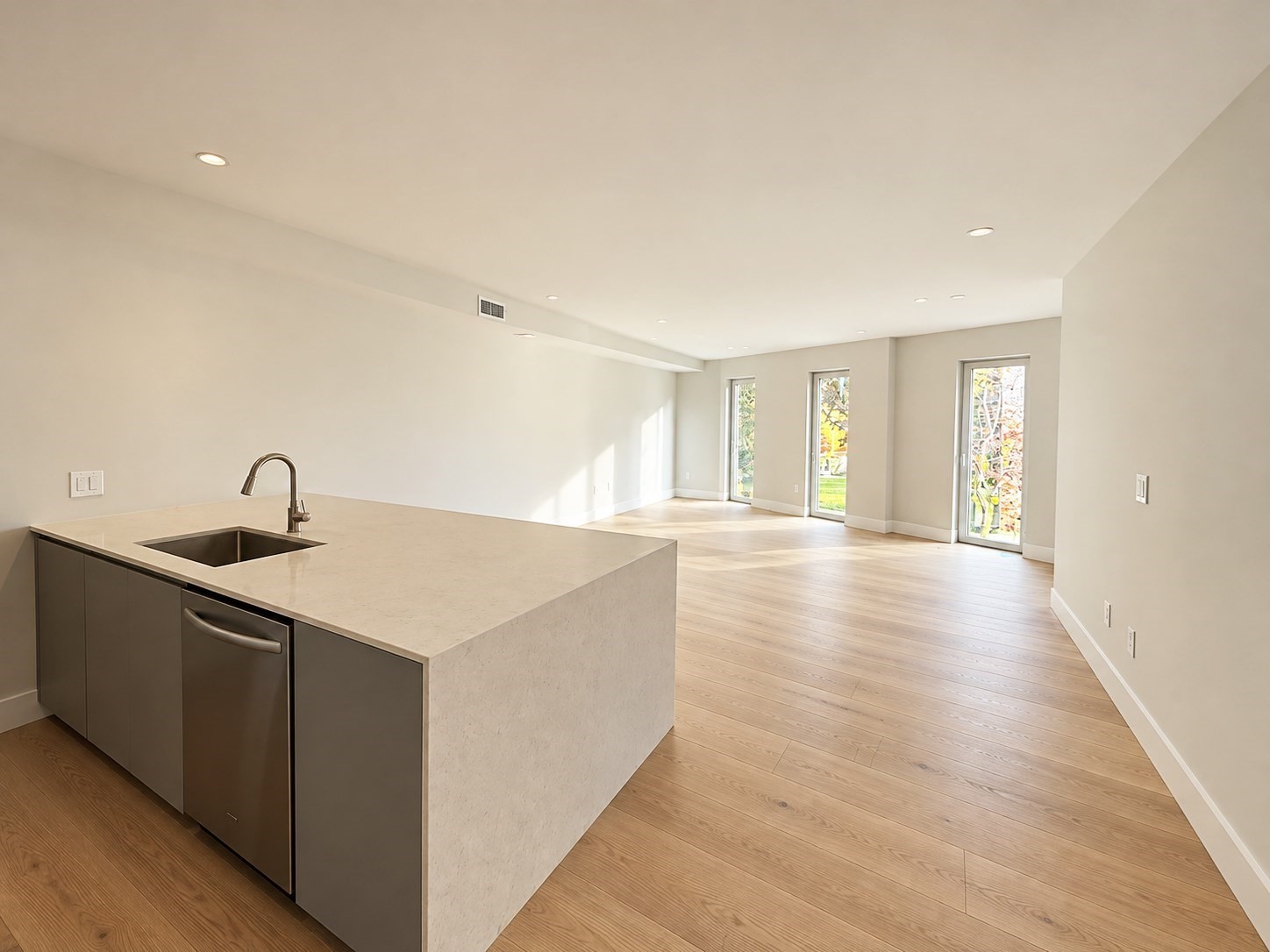 27 Kenilworth St # 6 Property Photo 1