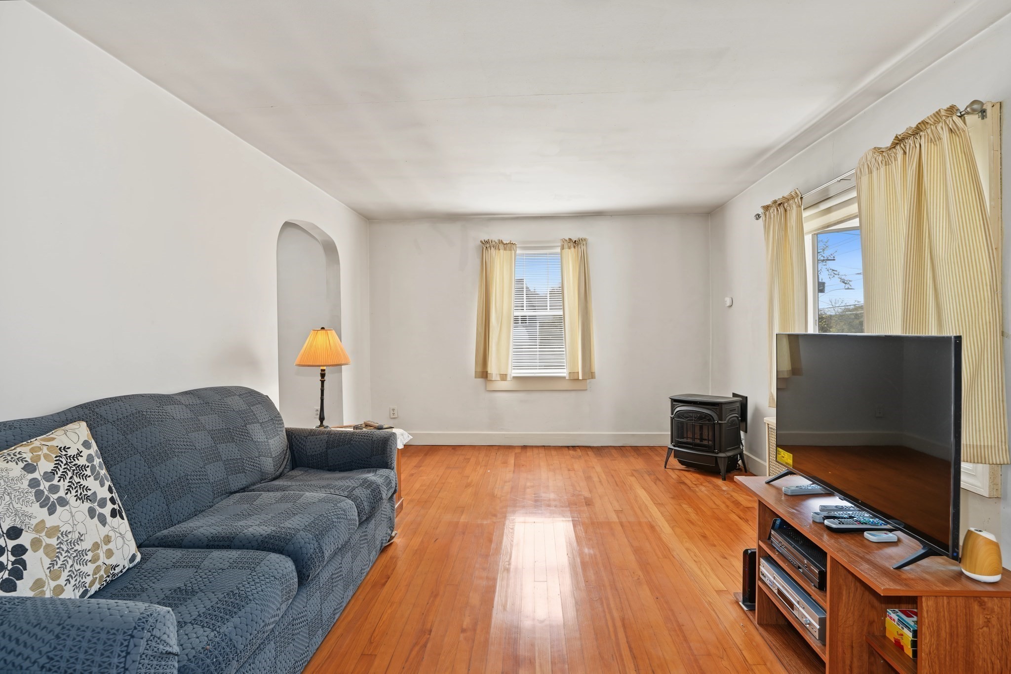 675 Burncoat Street Property Photo 3