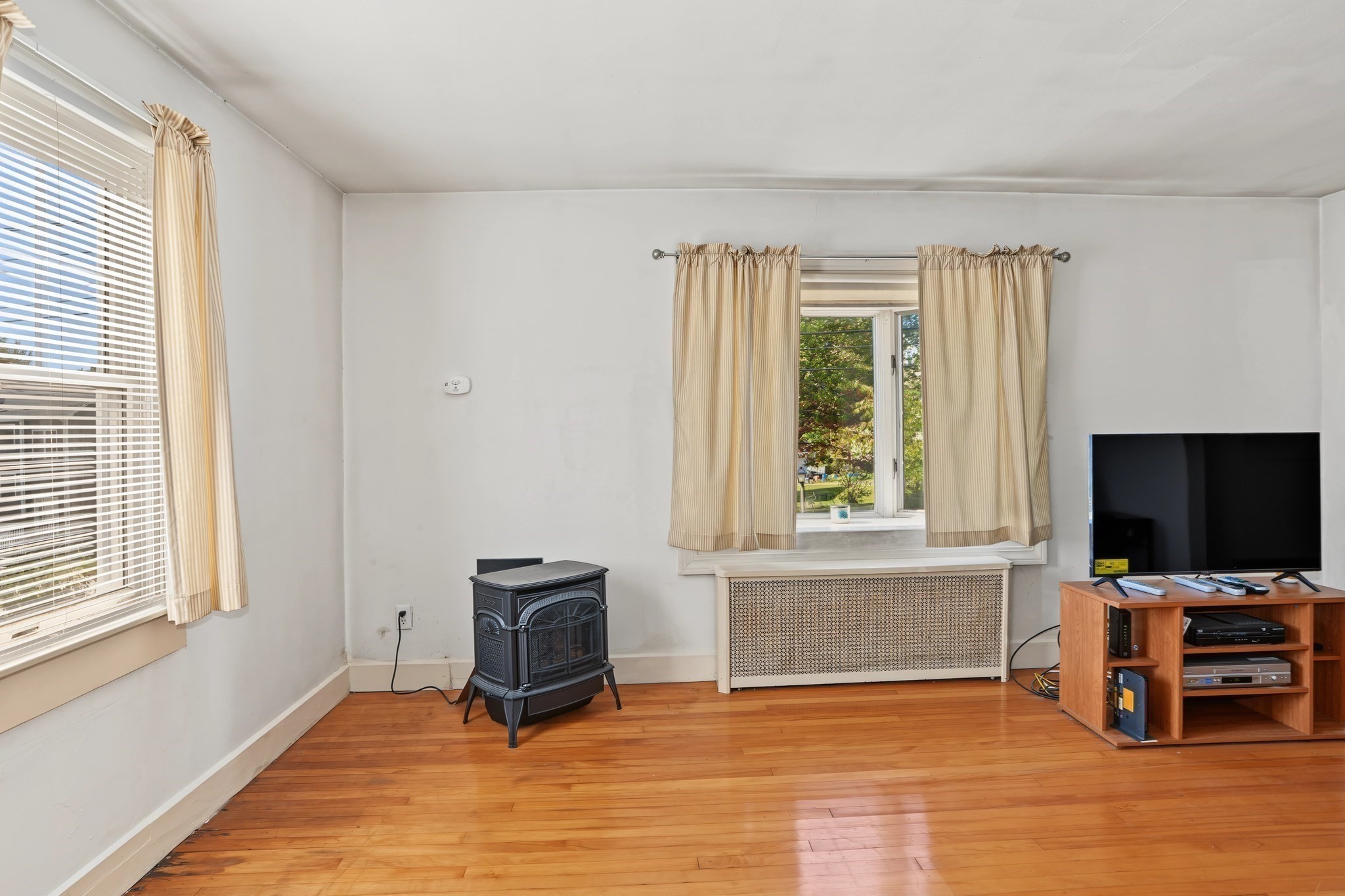 675 Burncoat Street Property Photo 5